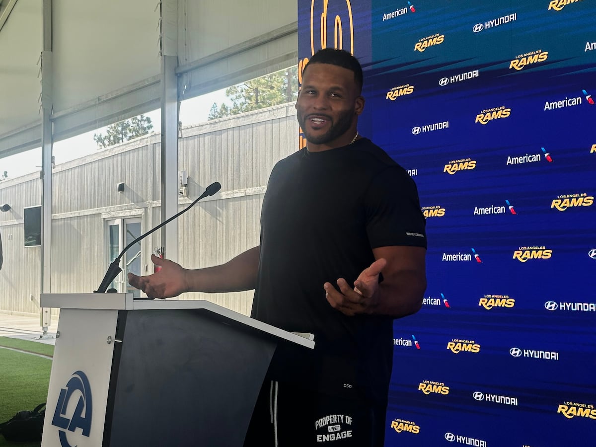 Aaron Donald ends his 2 1/2-year retirement and returns to the Los Angeles Rams