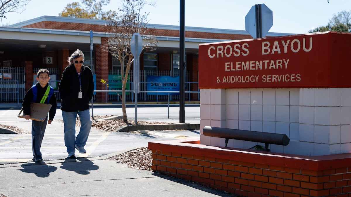 Florida districts plan more school closures. Researchers call for caution.