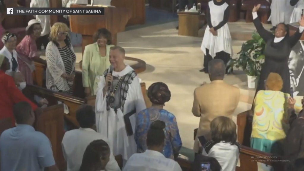 Rev. Michael Pfleger returns to pulpit at Saint Sabina after being cleared of allegations