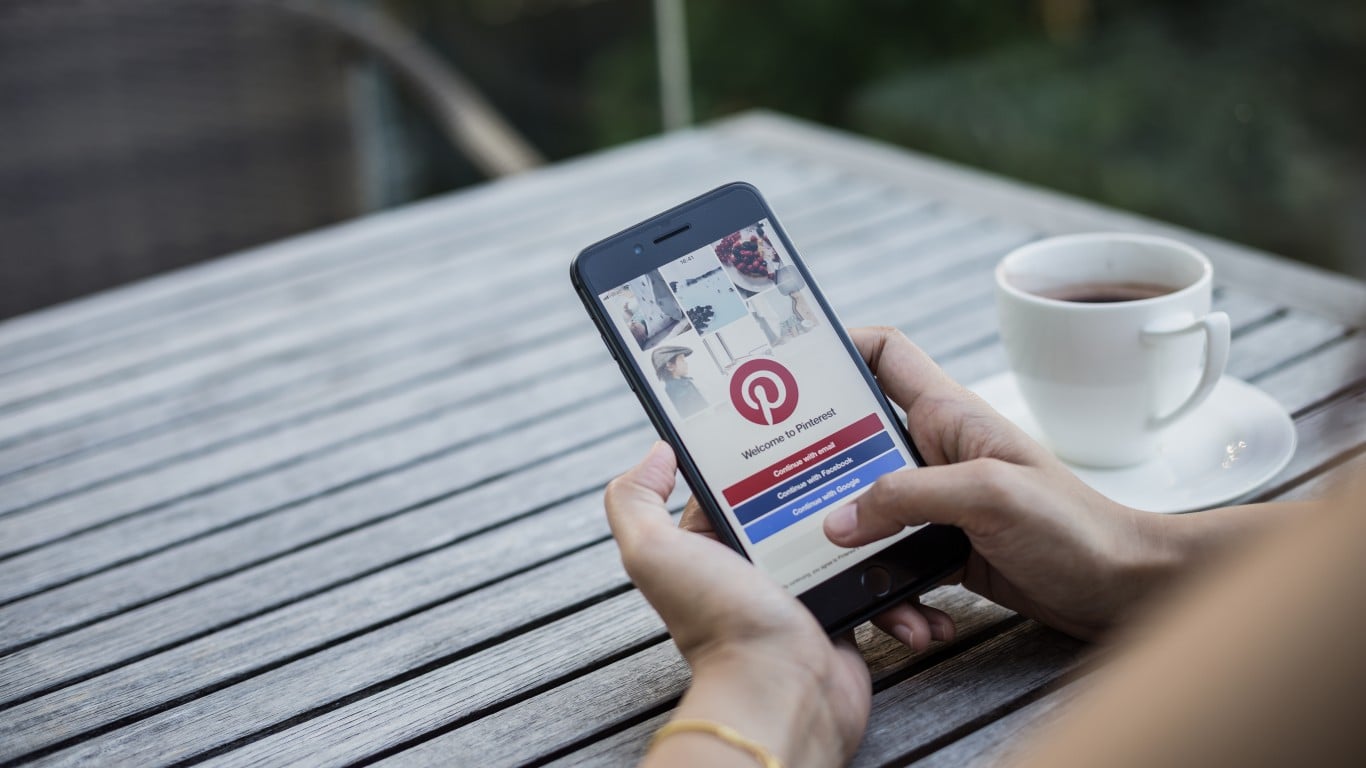 Pinterest Falls 4% as CFO Resigns, Snap Inches Higher, Alphabet Holds Flat