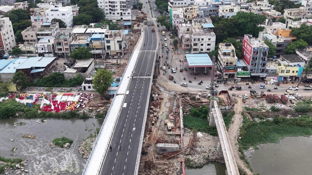 Telangana CM launches Amberpet-Moosarambagh high-level bridge