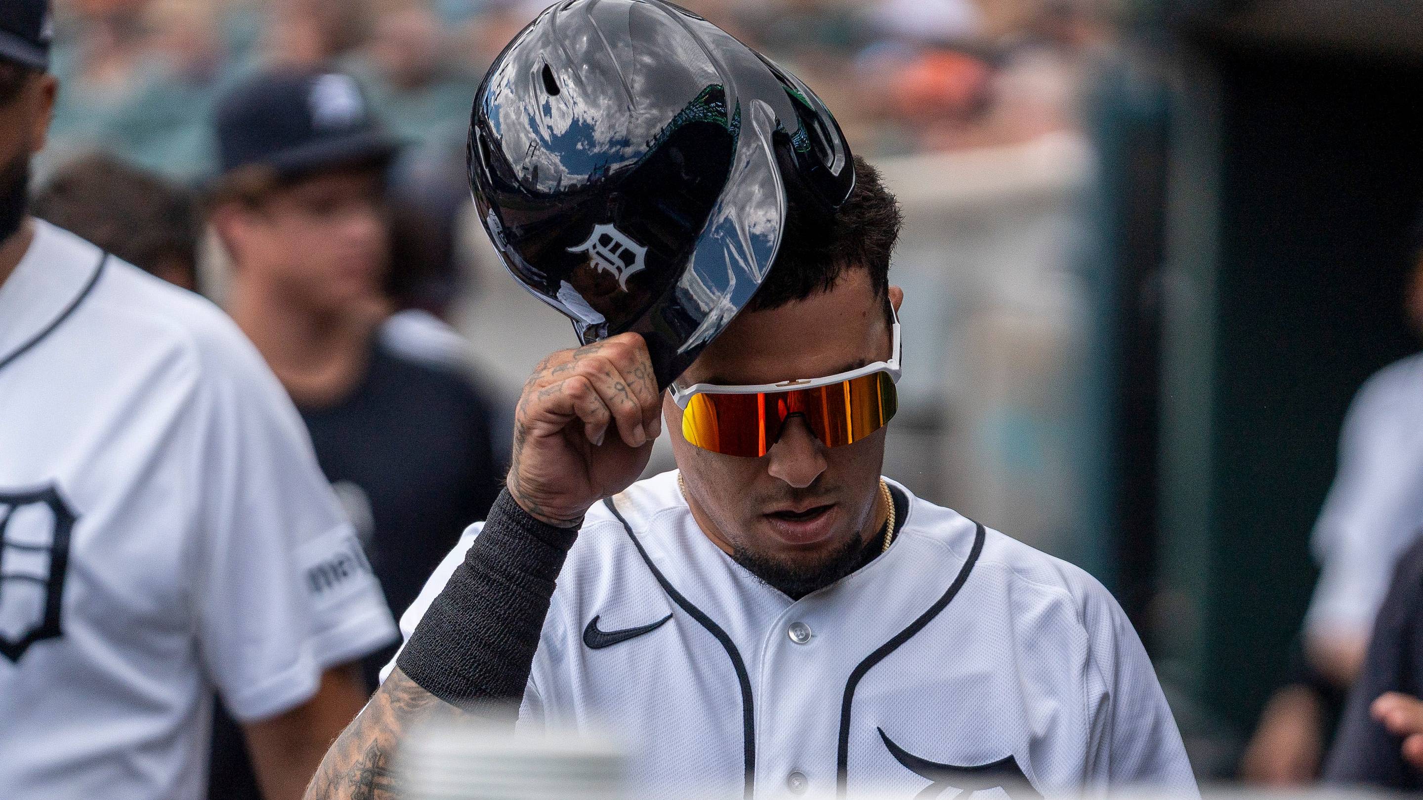 Tigers' Javier Báez Somehow Catches Ball Gone in 11 MLB Parks