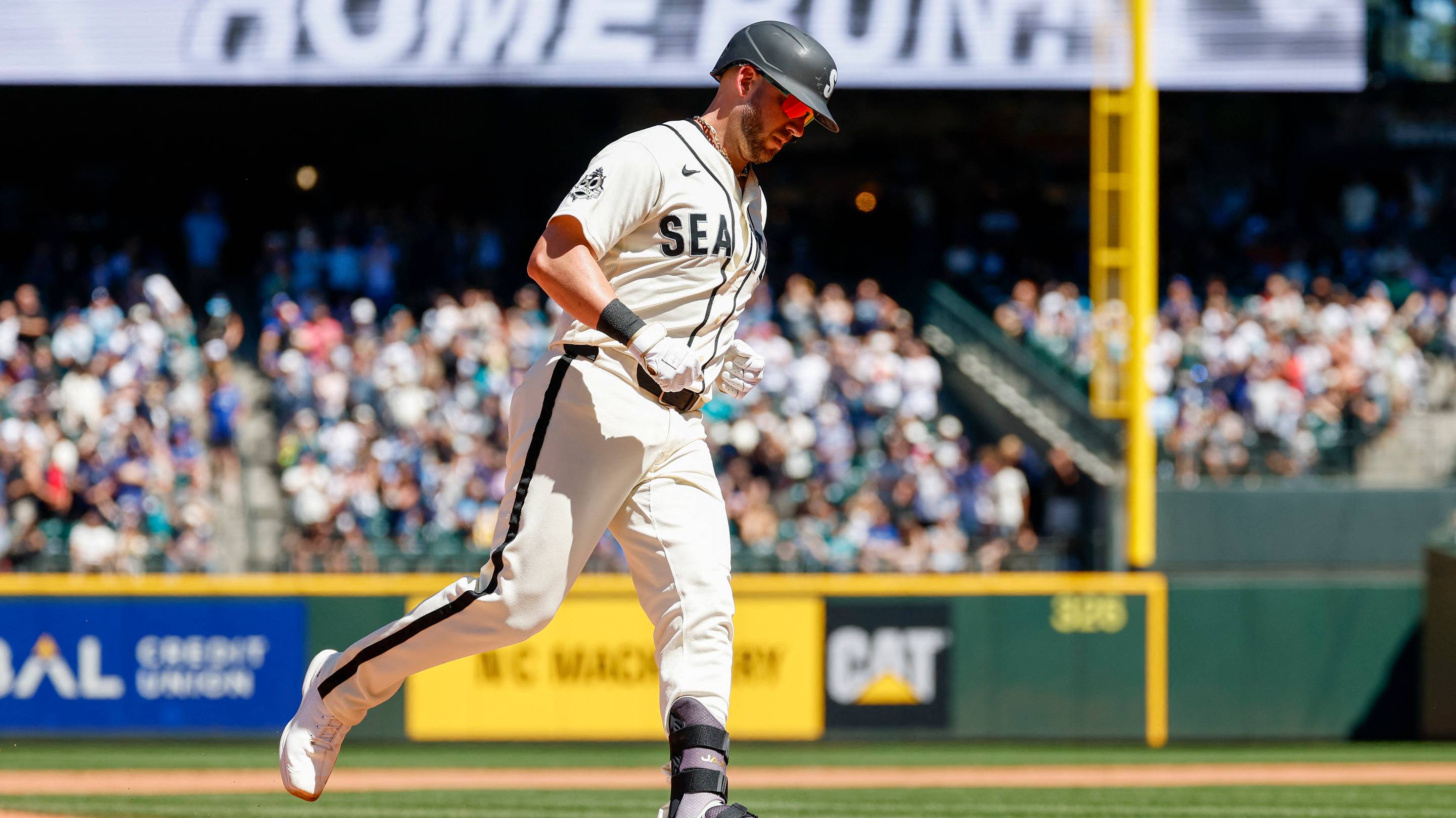 Former Mariners Catcher Mitch Garver Seeks MLB Opportunity as Yankees Decision Looms