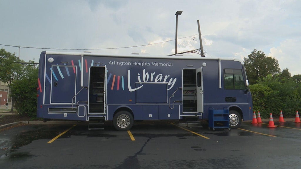 Arlington Heights Memorial Library debuts newest bookmobile