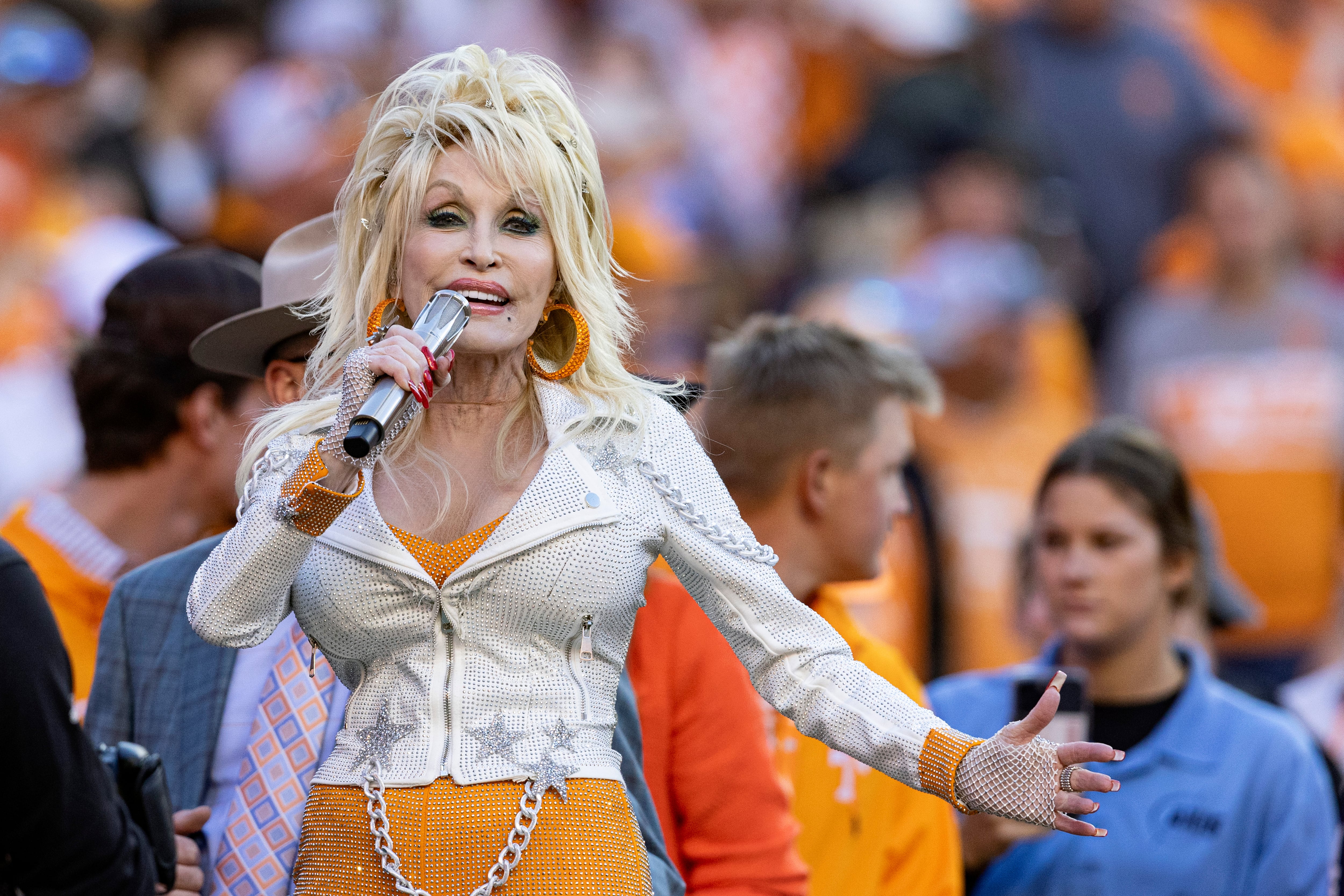 Tennessee Volunteers to honour late Dolly Parton with helmet sticker this season