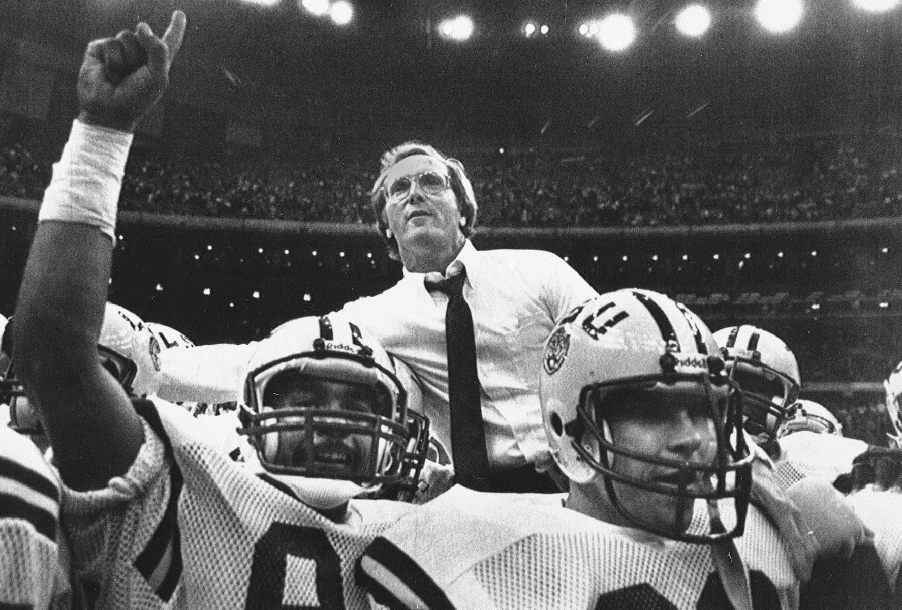 Former LSU football coach, star player dead at 85