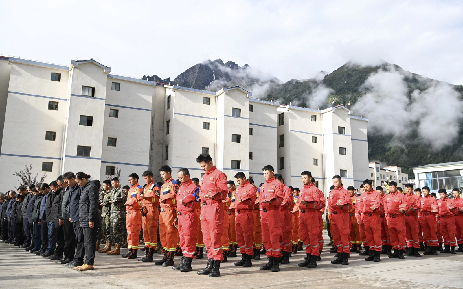 Tibet holds memorial services for mudslide victims