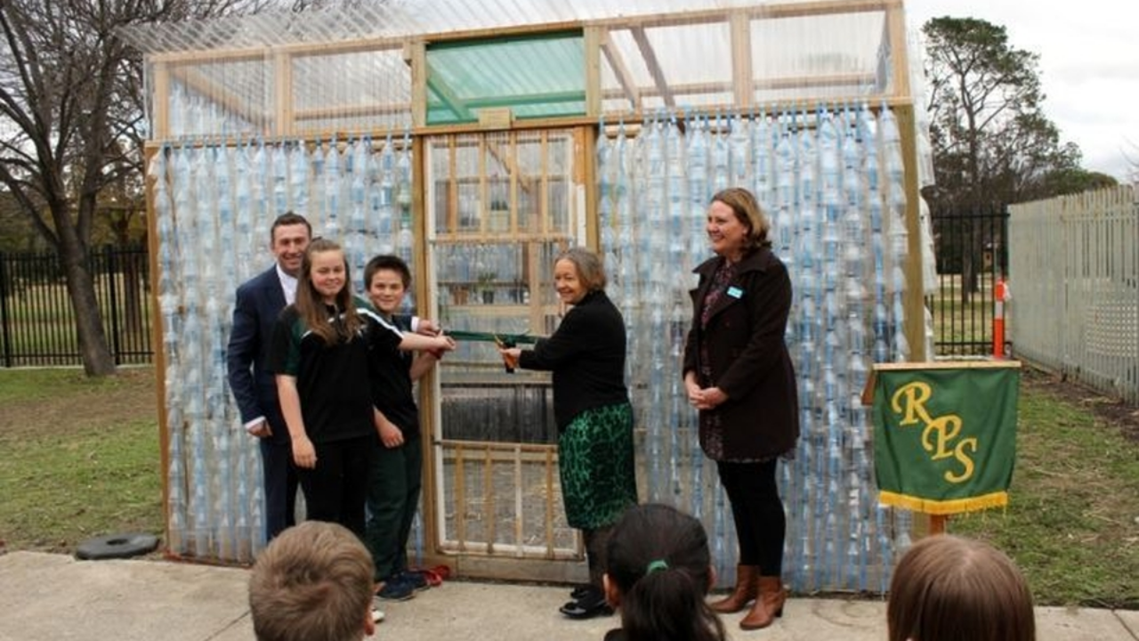 Students collected 2,000+ bottles to build greenhouse that still grows food