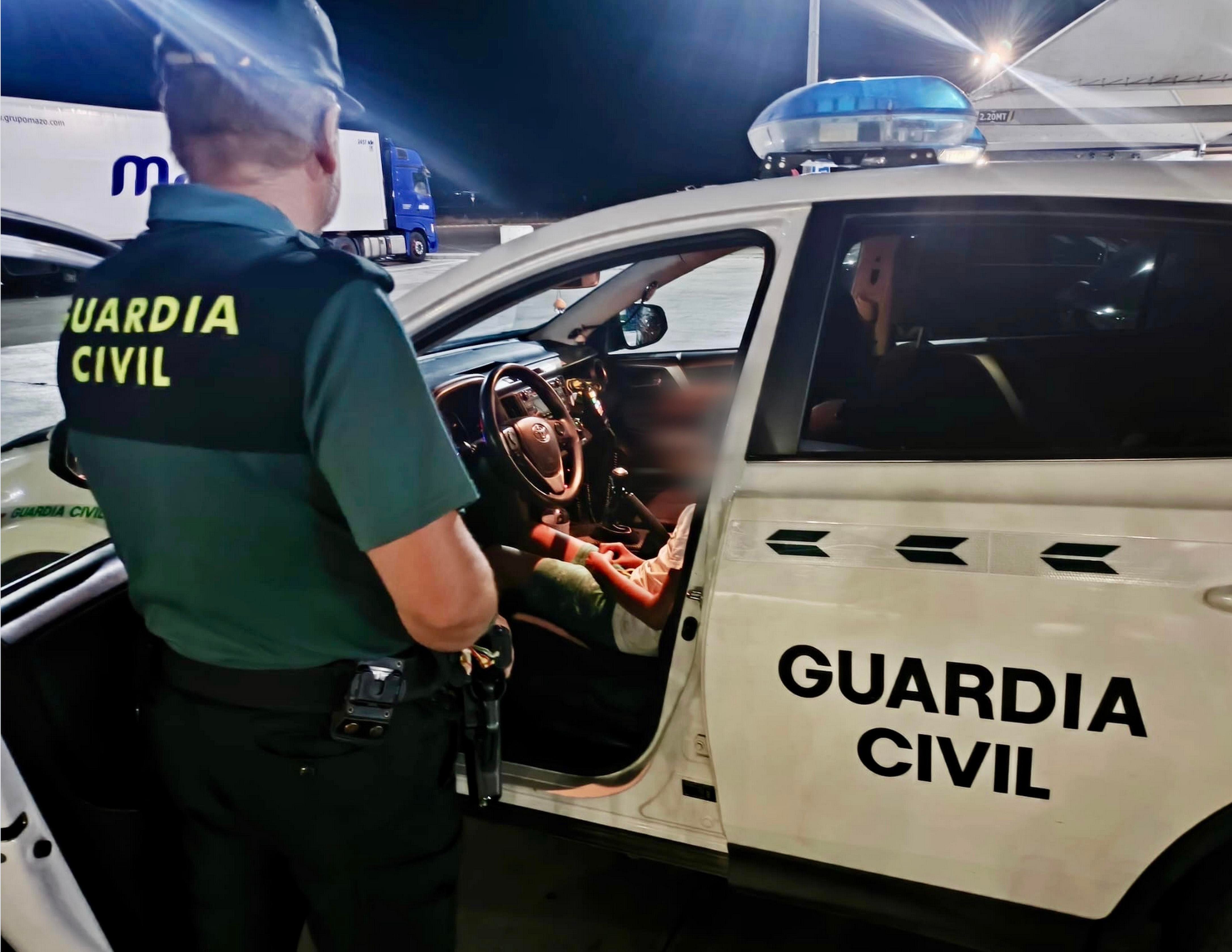 Dad forgets son, 10, at petrol station & drives for 90 MINUTES without realising… before cops pull him over