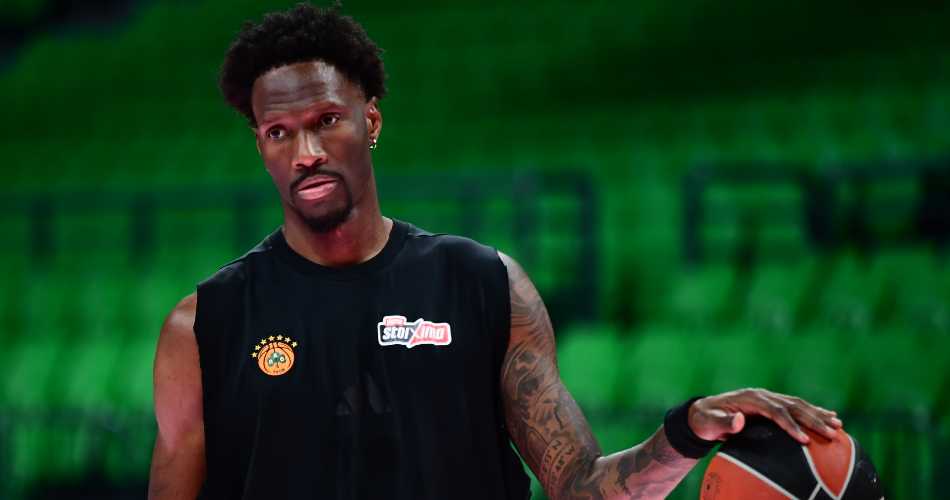 Nigel Hayes-Davis estará más de un mes de baja