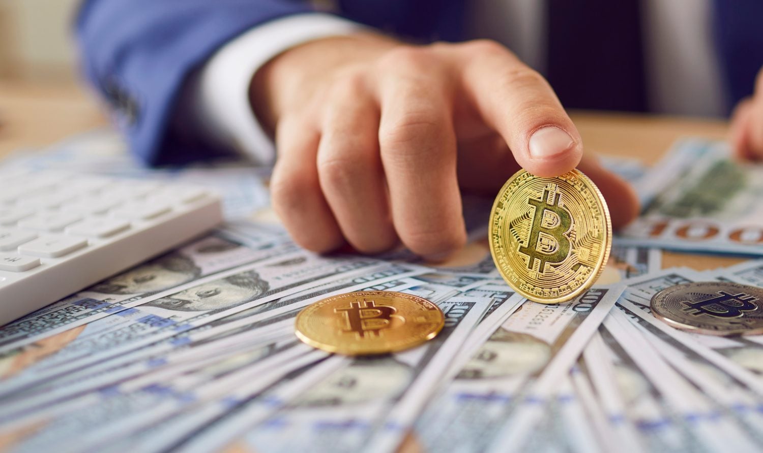 Crypto Stocks Slide as Bitcoin and Ethereum Hold Flat: Circle Internet and Bitmine Fall 4%, Coinbase Drops 3%