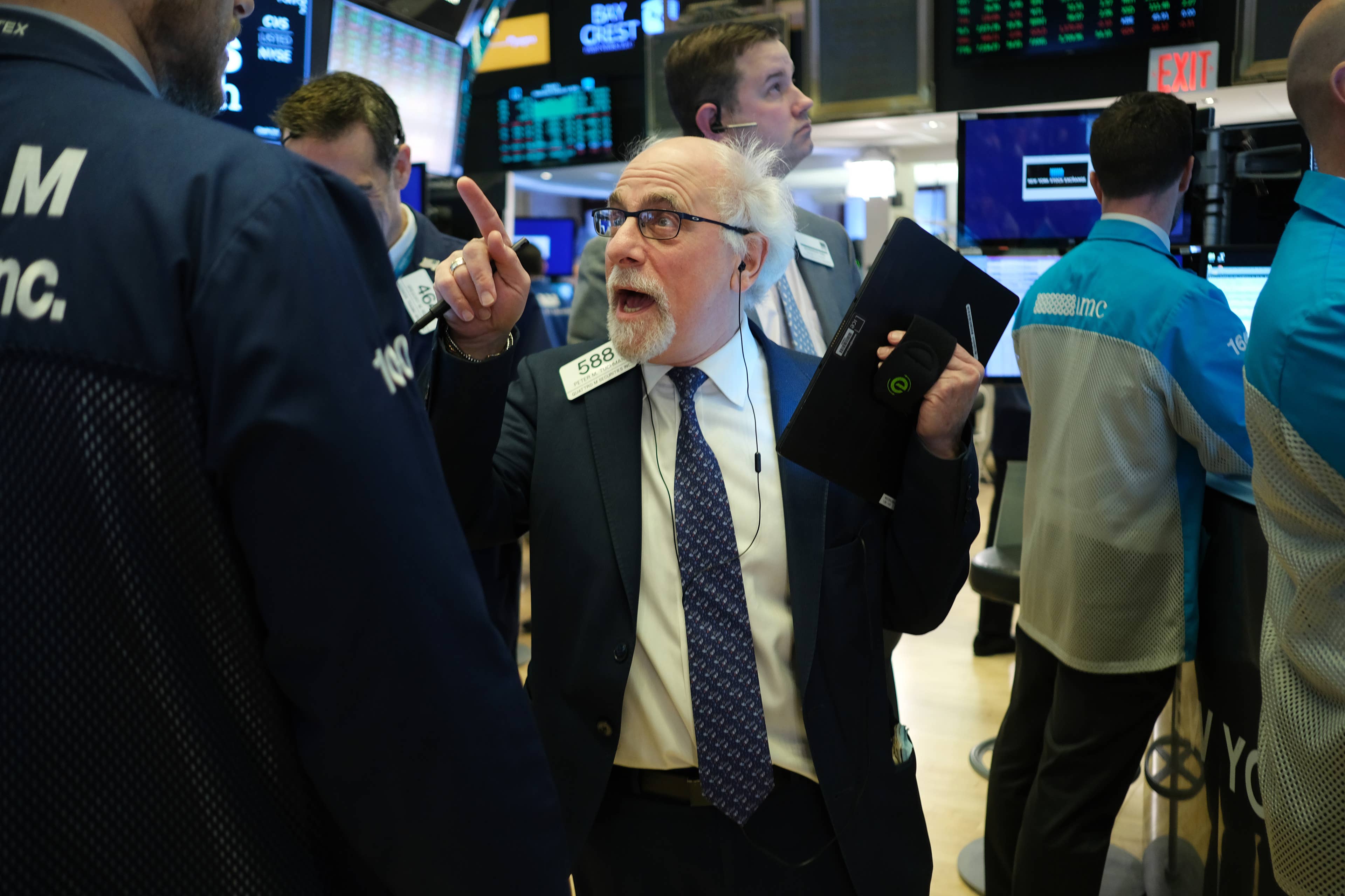 43-year veteran Wall Street analyst sounds alarm on stocks after rare signal flashes