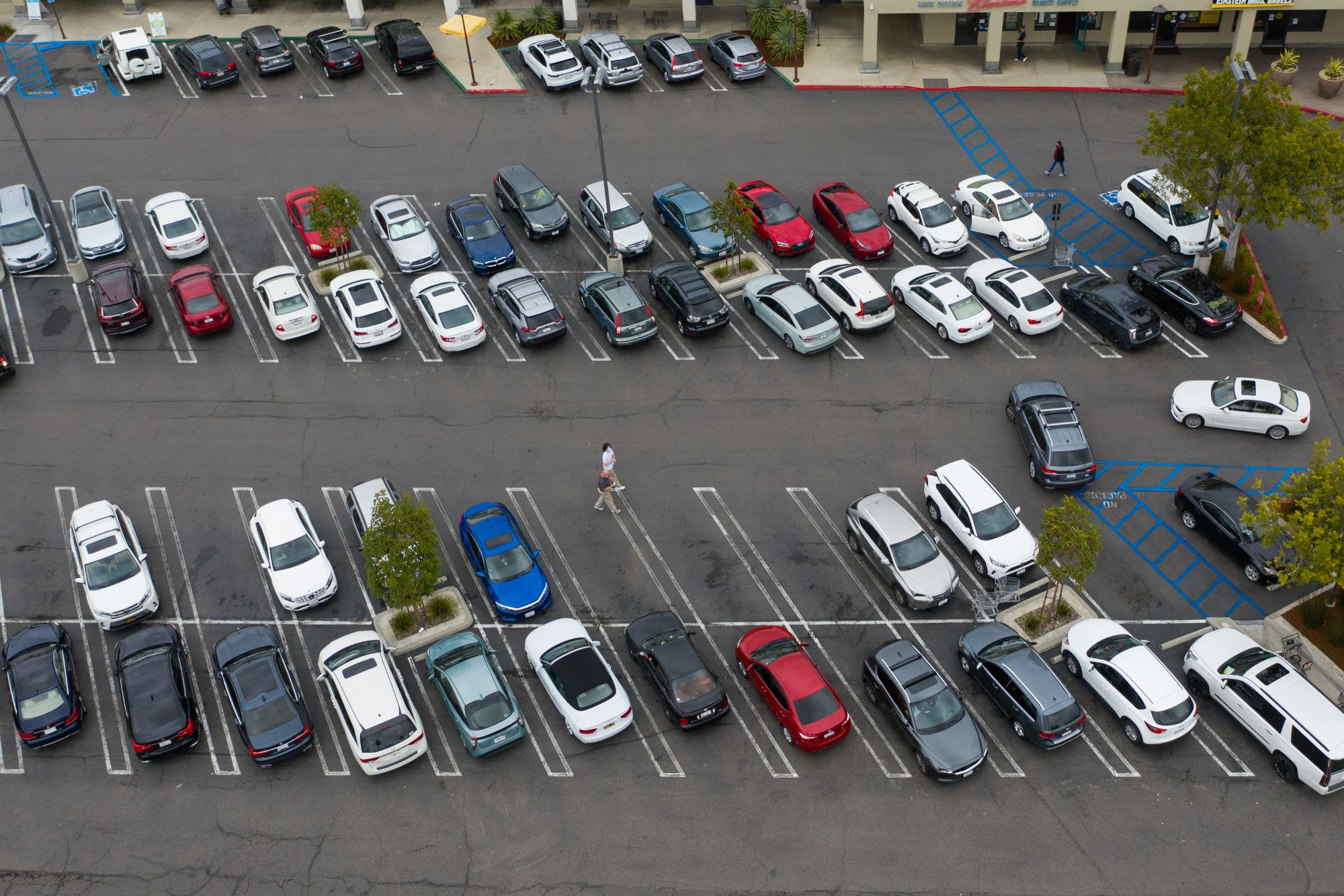 Popular mall charges for ‘prime parking’ leaving shoppers feeling ‘nickel and dimed’