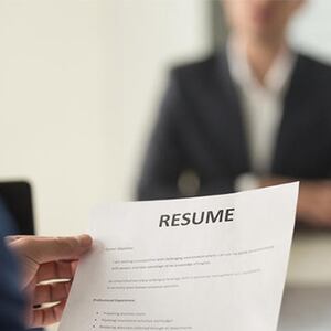 One job ad, 1000 applicants: How do you stand out in a world of AI job hunters?