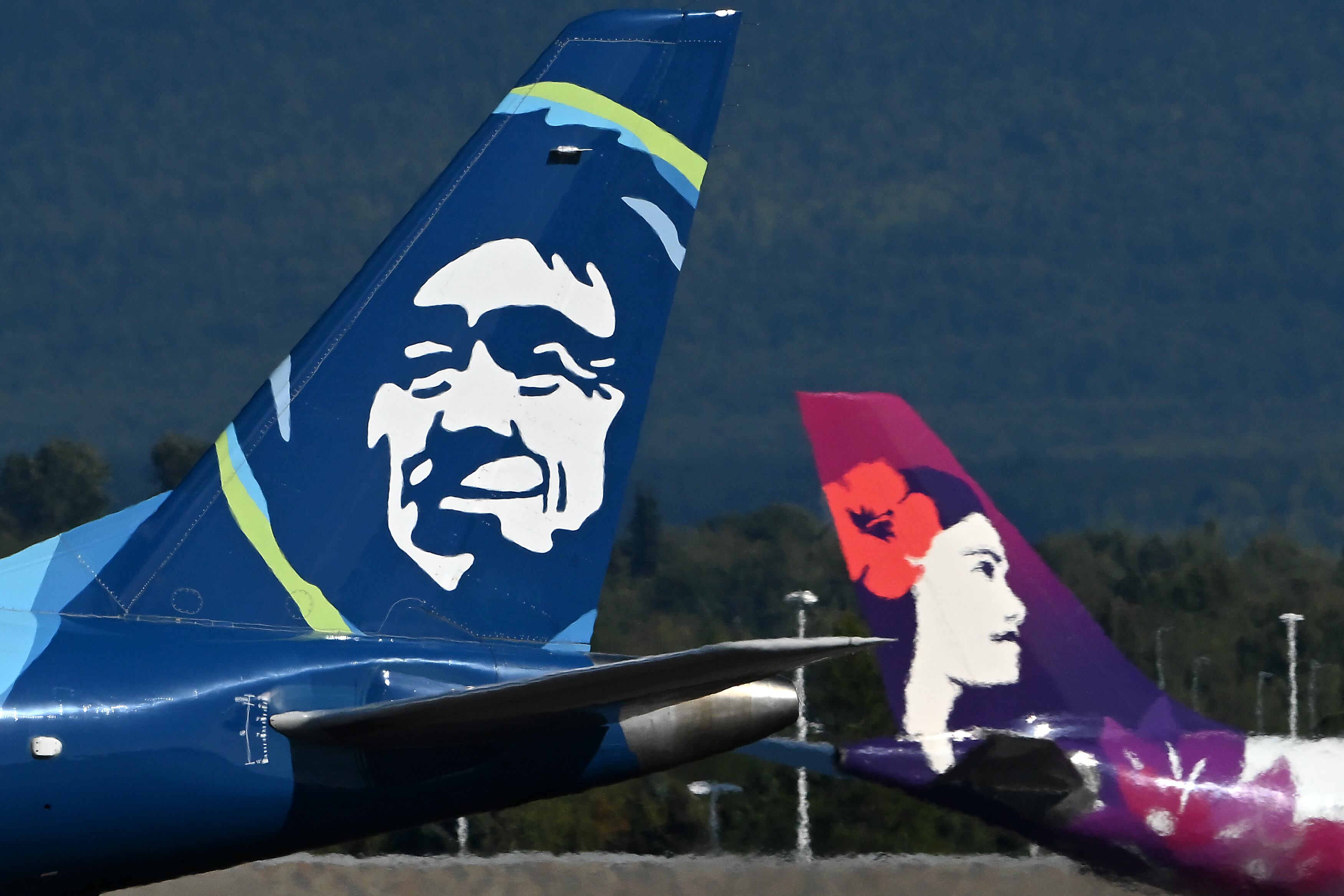 Alaska, Hawaiian airlines report merger gains