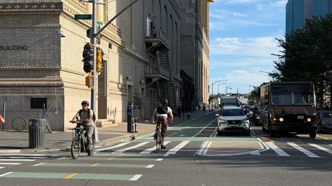 5.5 mile stretch of bike lanes finally completed in Brooklyn