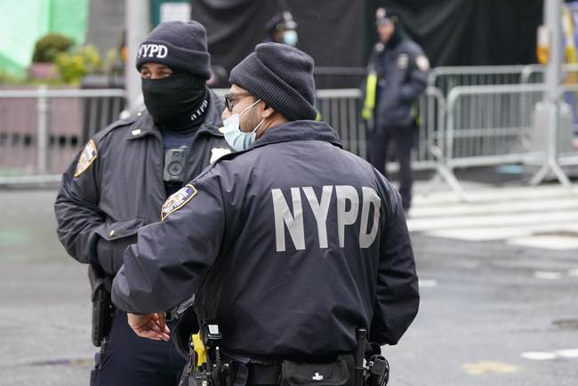 Expert: Why Tasers Didn’t Stop Times Square Knife Rampage Suspect