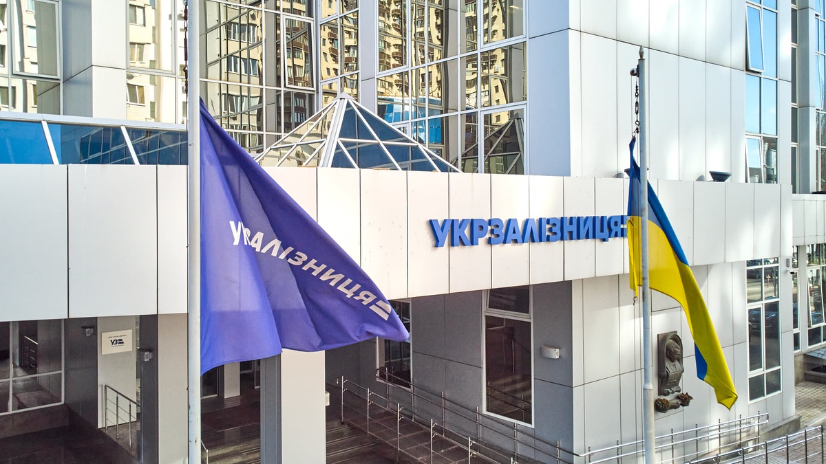 Ukrzaliznytsia denies reports of possible hit on rail infrastructure in central Kyiv