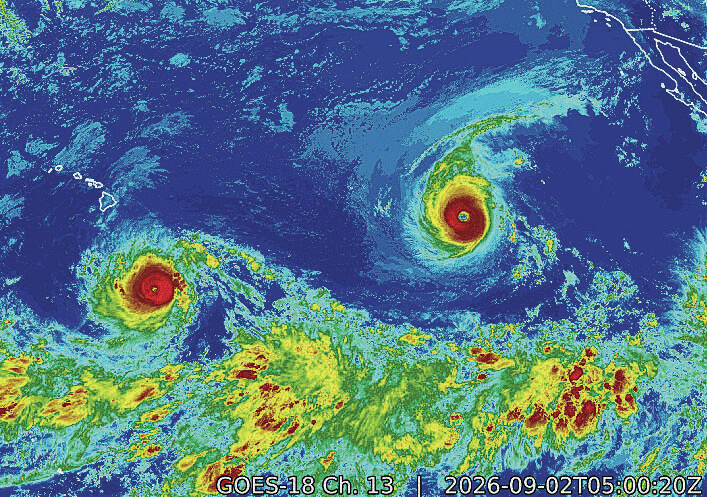 Hawaii keeps a close eye on 2 major hurricanes