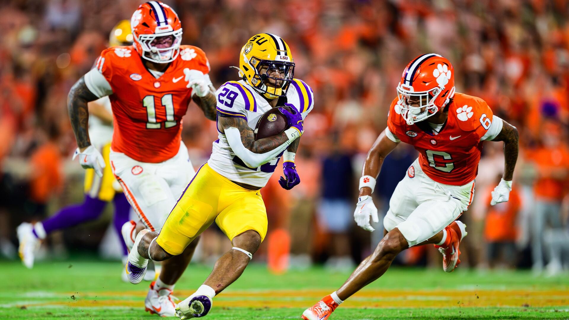 College football odds, predictions: LSU vs. Clemson, Ole Miss vs. Louisville lead Week 1 picks