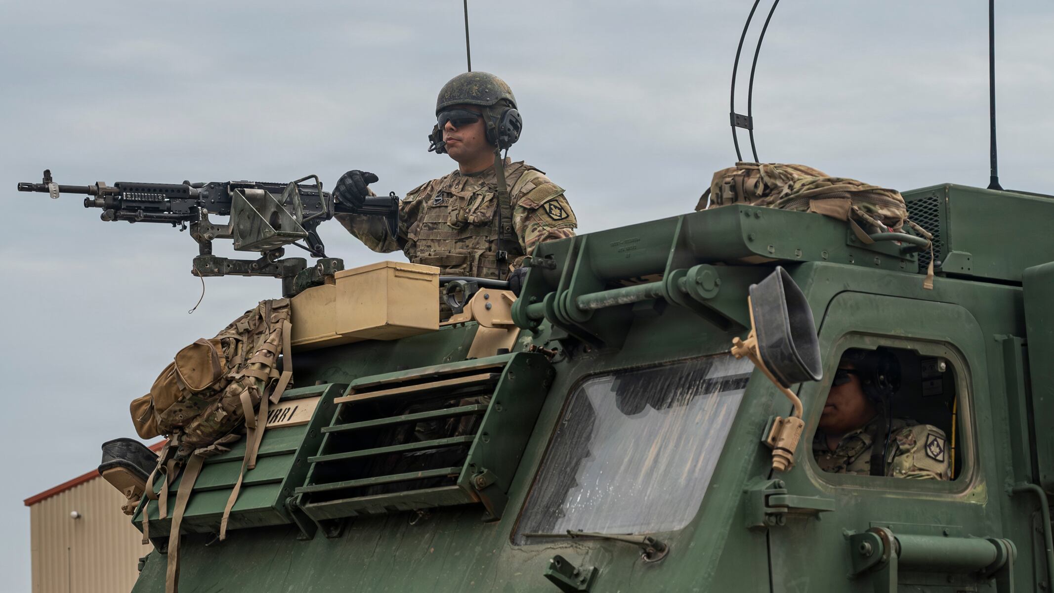 Army throwing cash at select soldiers to keep them from leaving