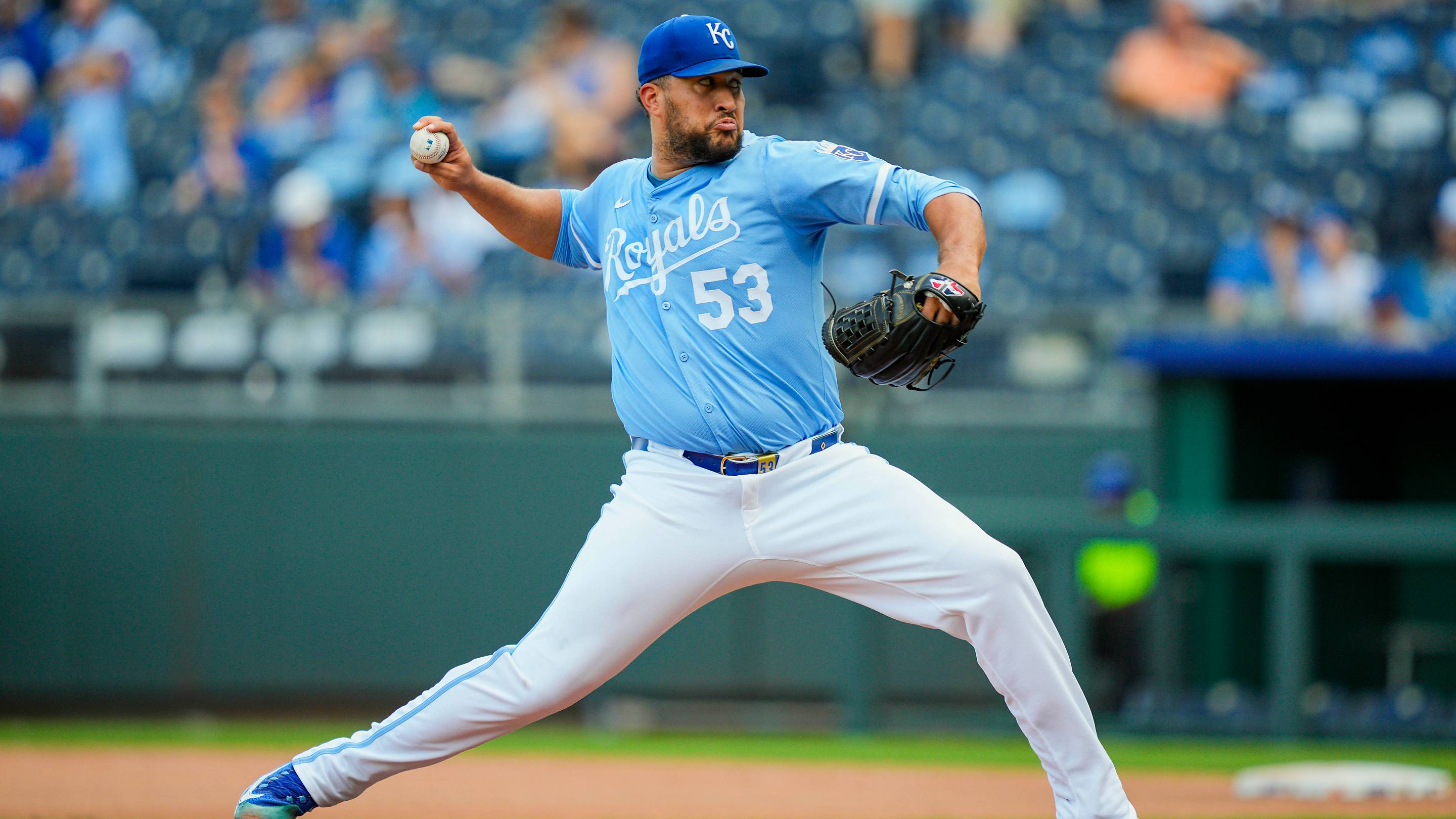 Royals Closer Carlos Estévez Likely Done in Kansas City After Shoulder Surgery Decision