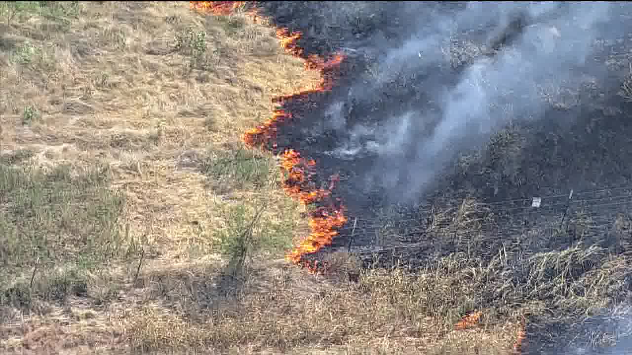 Grass fires burn along highways in Dallas and Denton counties