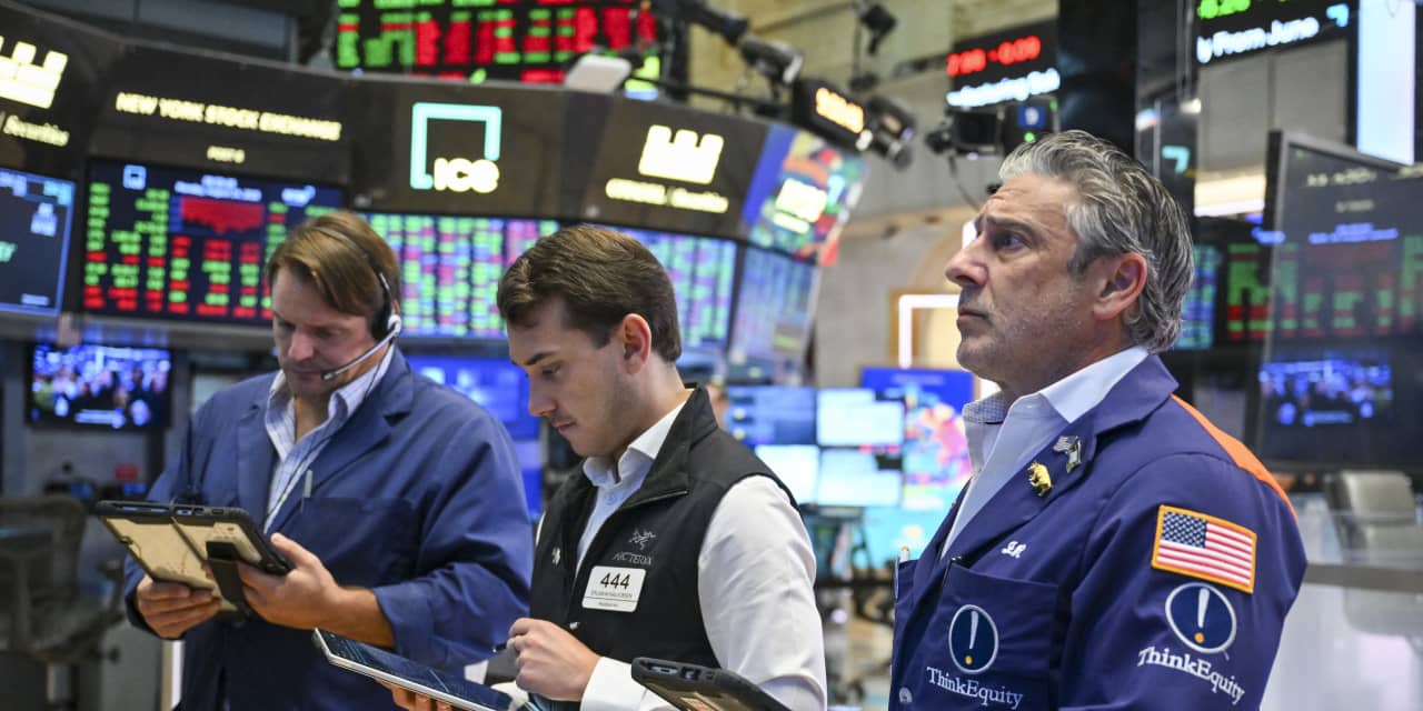 Tesla, Apple, Nvidia, Medtronic, Alumis, Robinhood, Fervo, and More Stocks That Explain Today’s Market