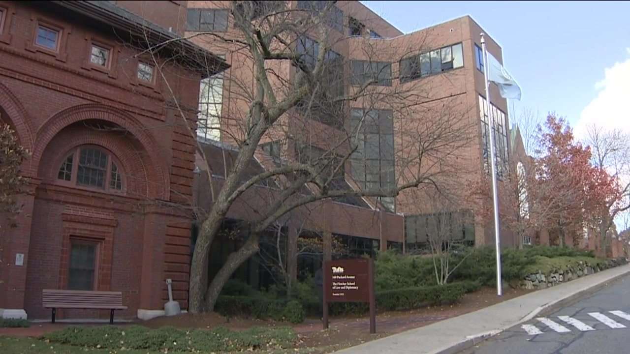 Tufts workers to rally before strike authorization vote
