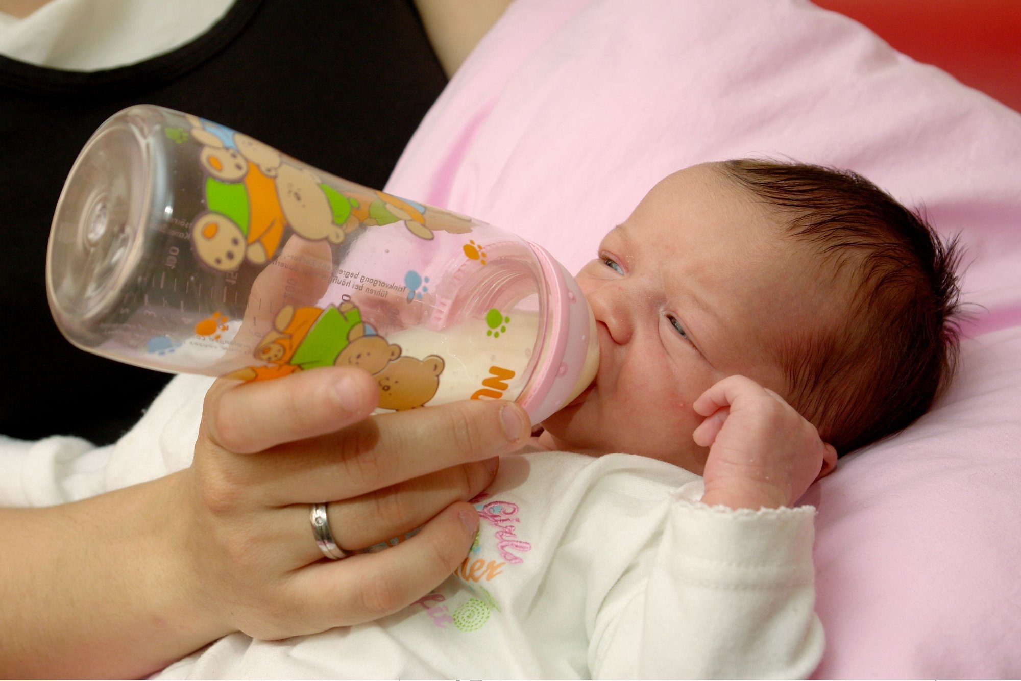 New parents issued urgent warning over 'must-have' sleep aid for babies
