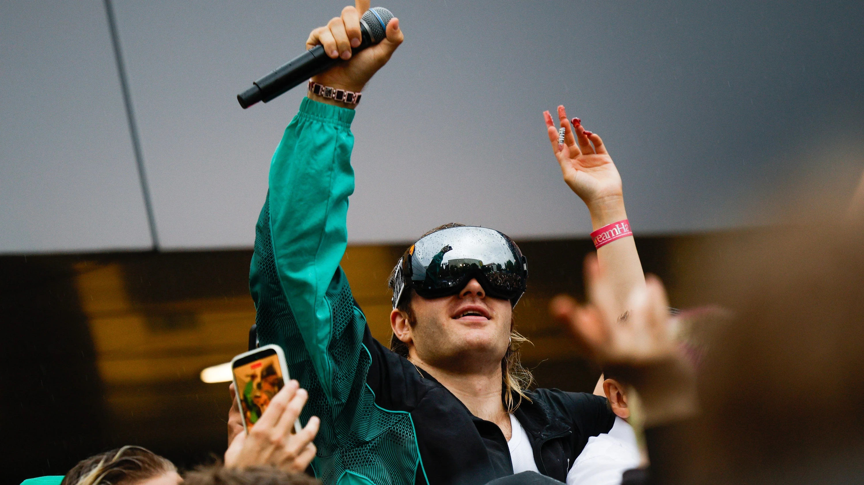 Ausgedachte Geschichte: Jens Spahn zeigt den Rapper Ski Aggu an