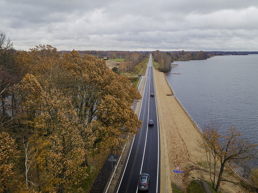 One killed in three-car crash near Ikšķile, Latvia; traffic blocked