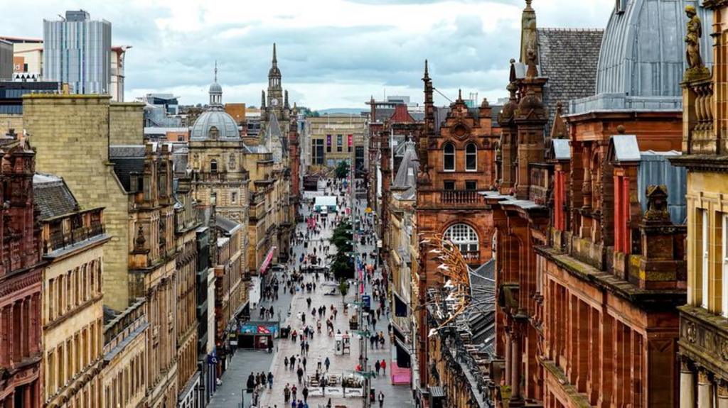 Call to ease 'burden' of housing refugees on Glasgow City Council