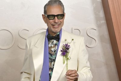 Look: Jeff Goldblum to host S2 premiere of 'Saturday Night Live U.K.'