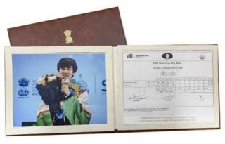 Prime Minister of India presents Shavkat Mirziyoyev with a historic scoresheet from Javokhir Sindarov’s game