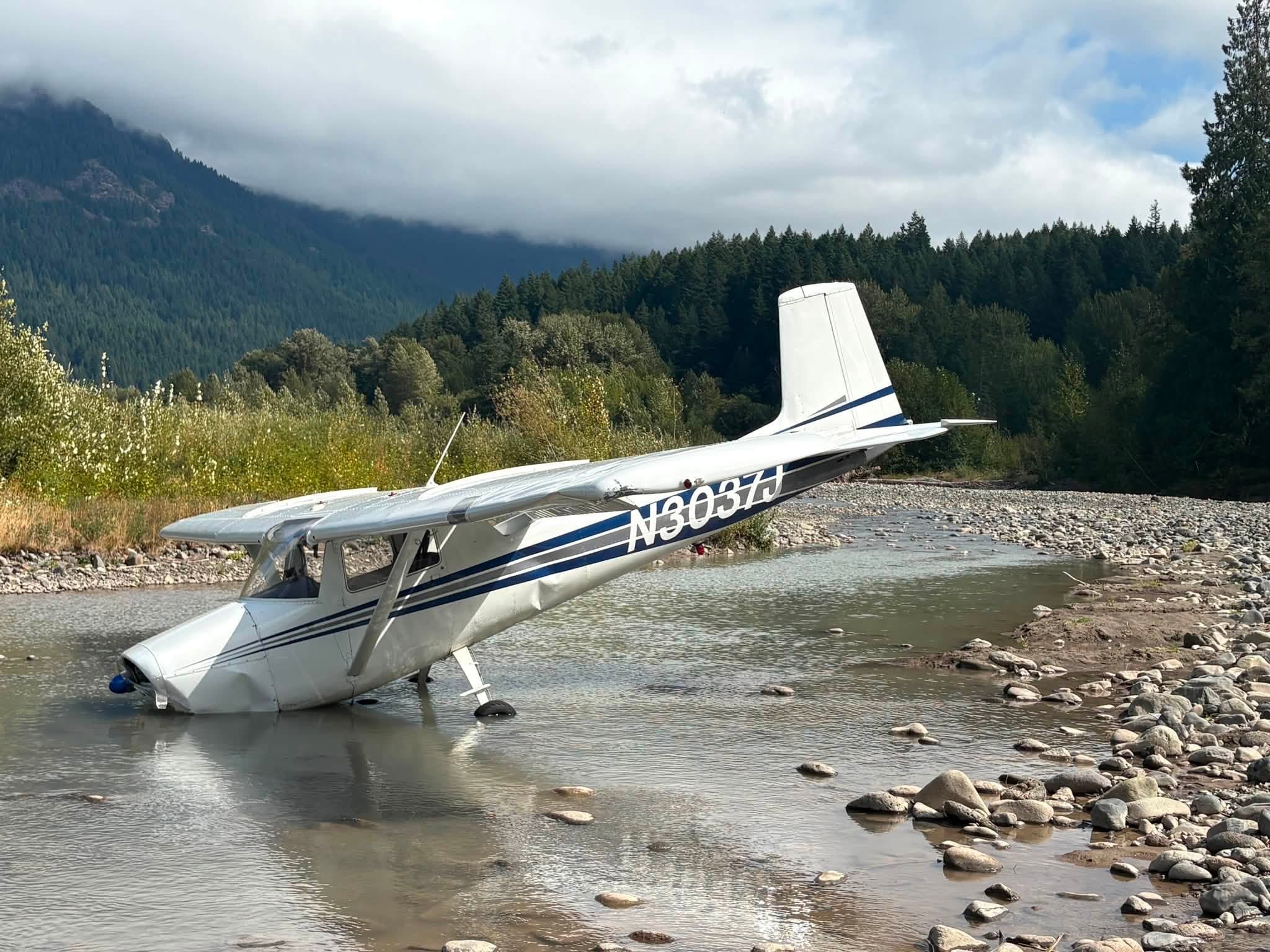 18-year-old Bainbridge Island pilot crashes plane into Cispus River