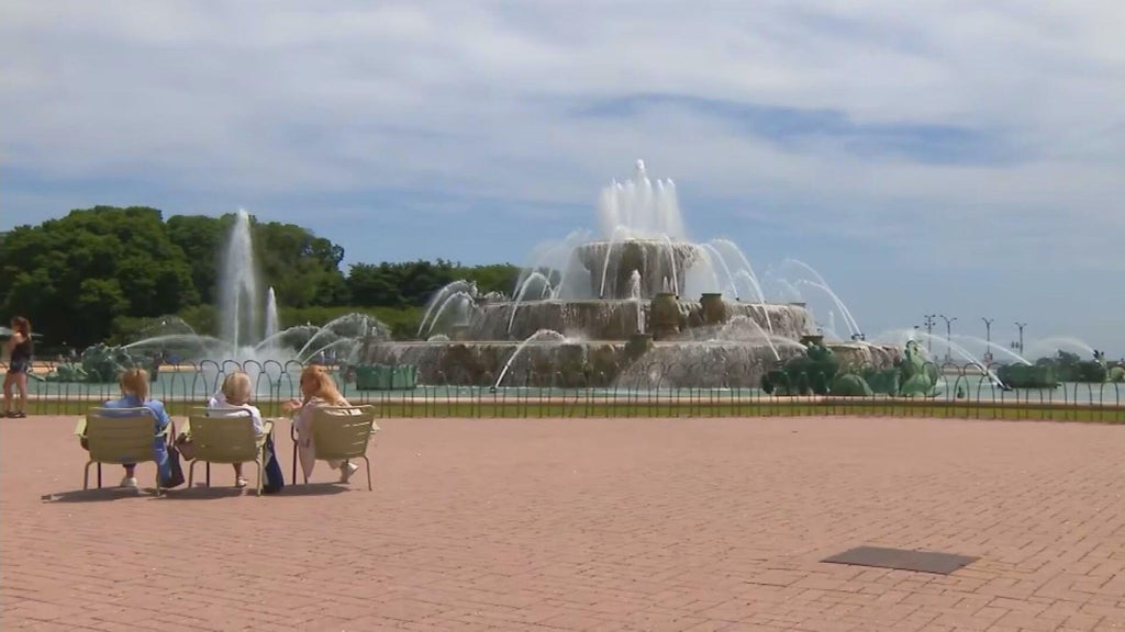 Buckingham Fountain back on after 2-day shutdown for maintenance