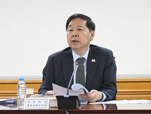 Finance minister discusses market stabilization amid rising rates, Mideast uncertainty