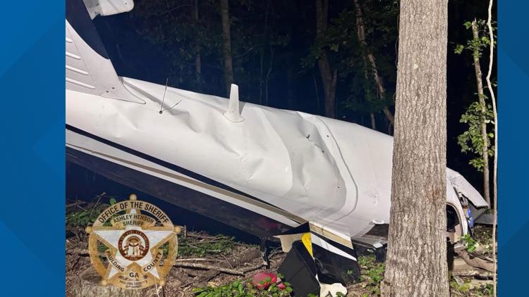 2 hurt in small plane crash in Paulding County