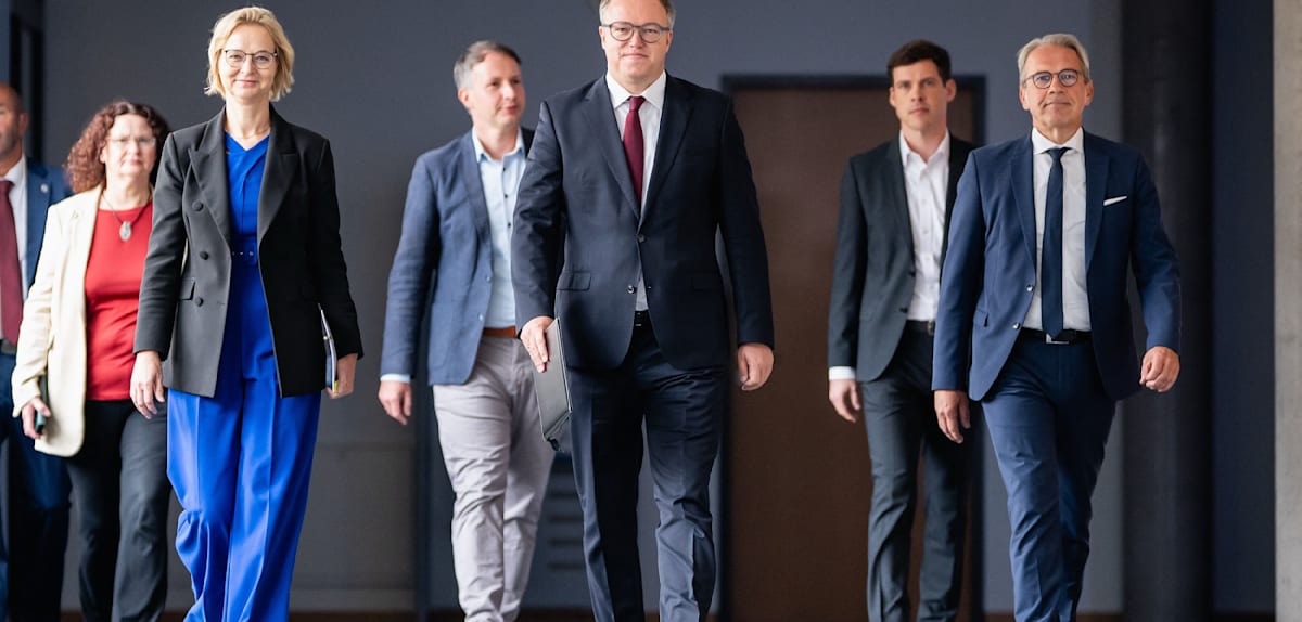Zehn Thüringer Abgeordnete verlassen BSW – Voigt will weiter regieren