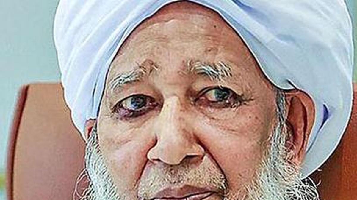 Kanthapuram calls for restraint amid protests over remarks on women’s participation