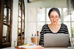 Students Think They Can Study and Scroll at Once, but The Research Disagrees