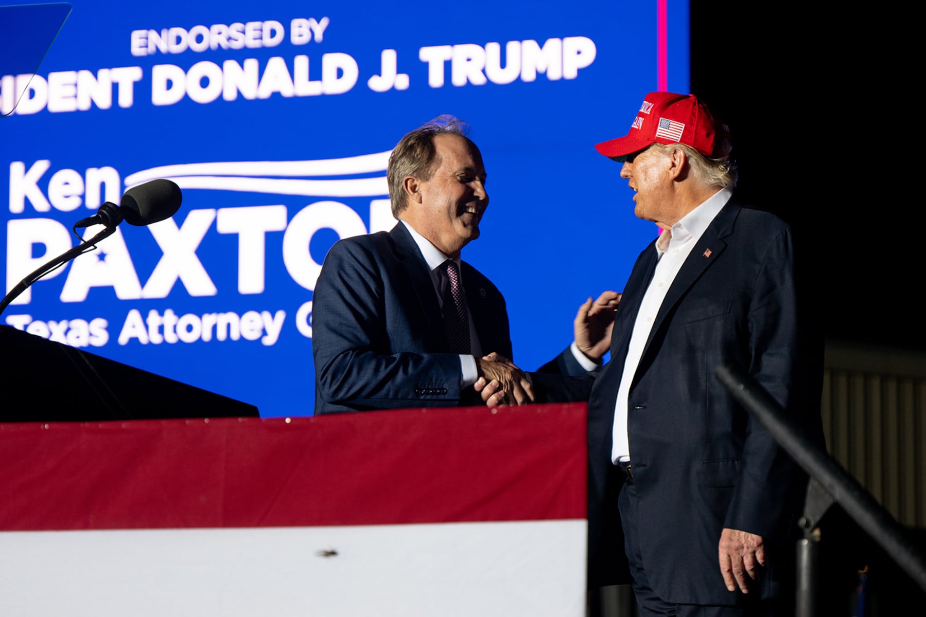 Trump dumps on Paxton’s clothes. And Paxton’s OK with that
