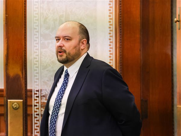 Exton removed from courtroom after disrupting closing arguments