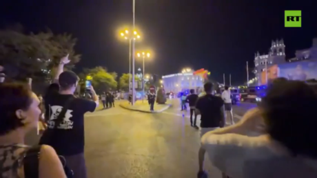 Protesters clash with police after mass Ceuta crisis rally (VIDEO)