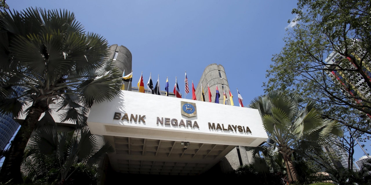 Malaysia Central Bank Holds Rates as Growth Stays Firm