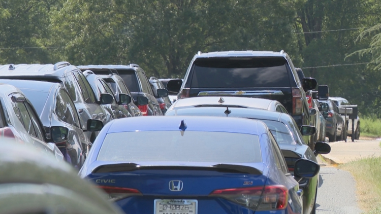 Parents raise safety concerns over long pickup lines at Indian Trail Elementary