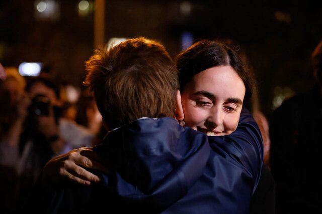 Chants, applause, and hundreds of supporters: A report from the Moscow courthouse where children’s hospice founder Lida Moniava faced a charge of spreading ‘fakes’ about the Russian military