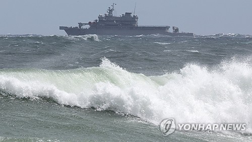 (LEAD) No signs of missing crew members found in overnight search
