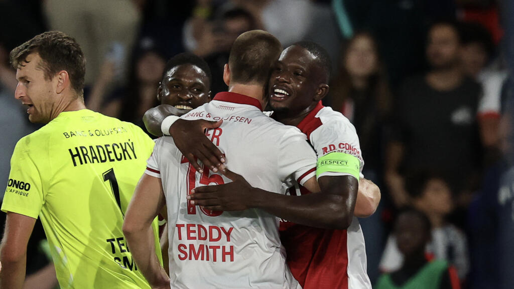 Monaco rally to edge winless PSG and reclaim top spot